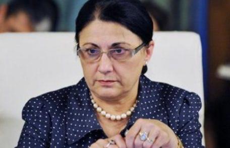 Culegeri de matematică donate de un fost ministru al Educaţiei, Inspectoratului Şcolar Judeţean Botoșani