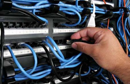 ATENȚIE! Un telefon care se vinde şi în România e dotat cu un program de spionaj din China