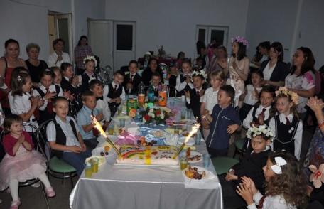 Serbarea Abecedarului pe scena Casei de Cultură Dorohoi - FOTO