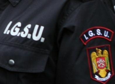 Acoperiş aprins de un cablu electric defect