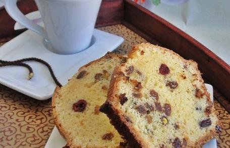 Chec aromat cu fructe uscate