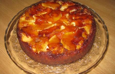 Tort de mere cu zahăr ars