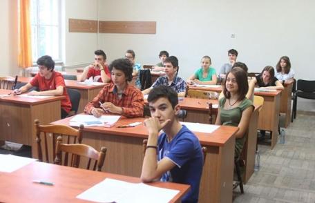 Peste 160.000 de absolvenţi de clasa a 8-a sunt aşteptaţi astăzi la examen