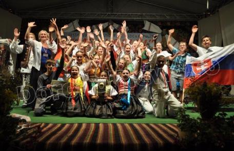 Vezi cine a luat trofeul Festivalului Internaţional de Muzică Populară „Mugurelul” Dorohoi 2014 – FOTO/VIDEO