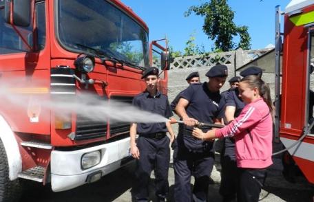 Prima serie de elevi  a absolvit cursurile Şcolii de vară în domeniul situaţiilor de urgenţă