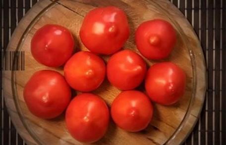 Atenție la roșii: Cele țuguiate sunt cancerigene!