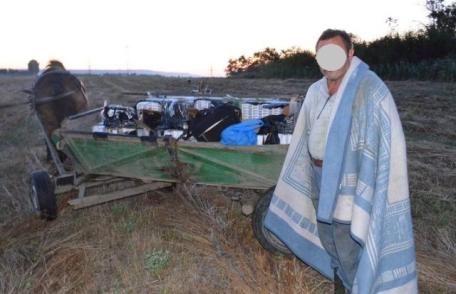 Peste 6.000 pachete de ţigări de contrabandă trecute peste Prut cu o funie şi o lansetă şi transportate cu căruţa depistate la frontieră - FOTO