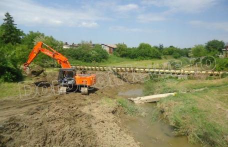 Municipalitatea a finalizat lucrările de recalibrare profil albie Jijia pe teritoriul municipiului Dorohoi - FOTO