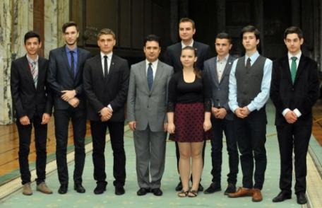 Consiliul Național al Elevilor, în discuții cu reprezentanți ai ministerelor și Senatului