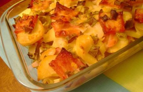 Cartofi cu șuncă la cuptor