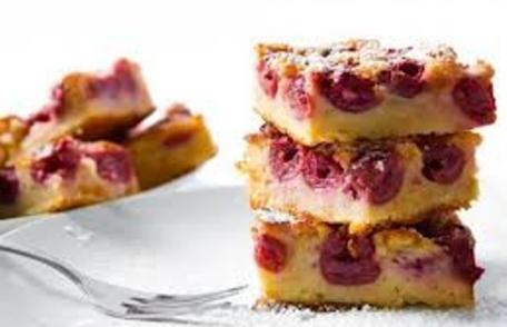 Prăjitură cu cireșe