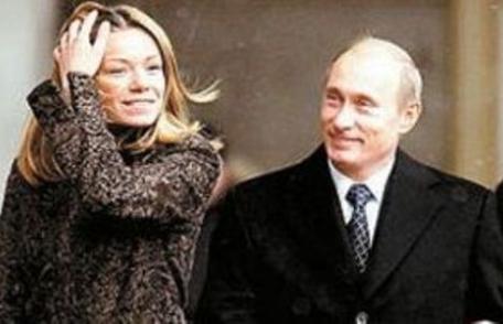 Olandezii cer expulzarea fiicei lui Vladimir Putin, care locuieşte la Haga