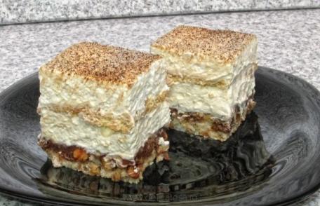 Prăjitura Deliciu cu nucă