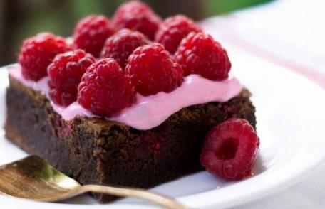 Negresă cu zmeură și înghețată