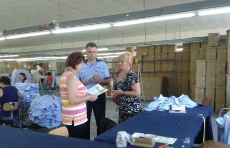 Poliţiştii continuă informarea cetăţenilor în cadrul Campaniei de prevenire a furturilor şi tâlhăriilor