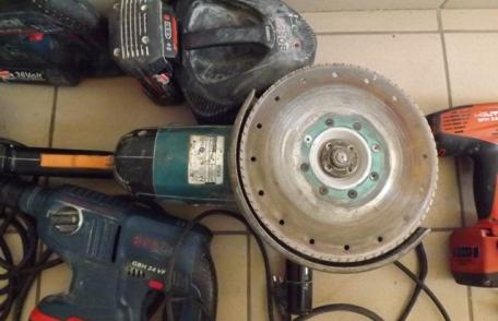 Uneltele electrice în valoare de 2900 de lei, sustrase de doi tineri