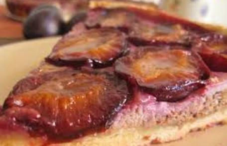 Tartă cu prune și portocală