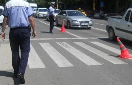 Bătrână spulberată pe trecerea de pietoni de un șofer începător