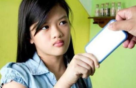 Aplicația care le blochează telefonul copiilor dacă nu răspund la apelul părinţilor