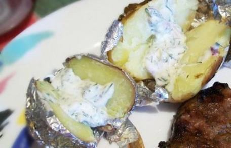 Cartofi în folie cu brânză