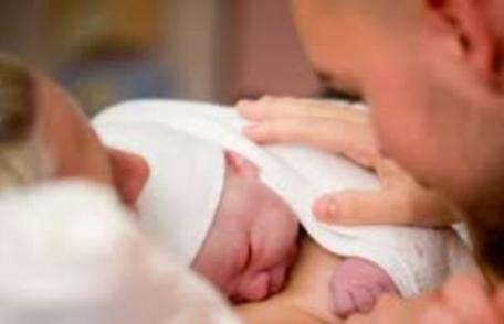 La o maternitate din Iaşi gravidele râd în hohote când aduc pruncii pe lume