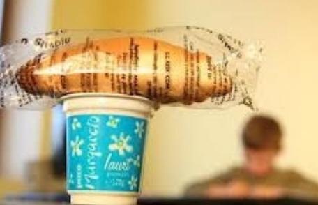 Ponta: Căutăm soluția ca doar copiii care au cu adevărat nevoie să primească laptele și cornul