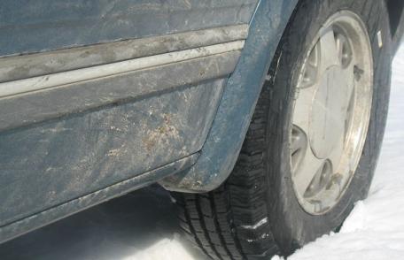 Traficul rutier se desfăşoară cu dificultate în mai multe judeţe din cauza zăpezii