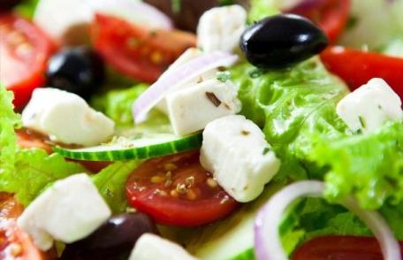 Salată de dovlecei și roșii