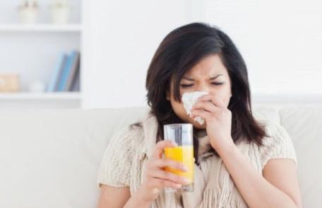 Greșeli frecvente pe care le faci atunci când eşti răcit