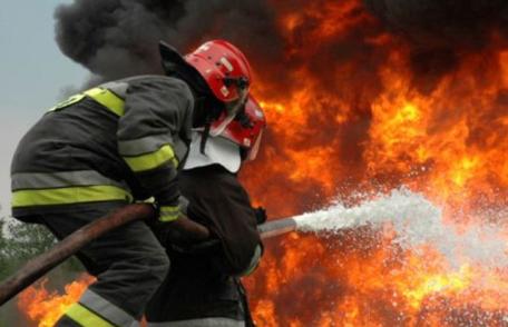 Două incendii pe timp de noapte datorate utilizării cu defecțiuni a sistemelor de încălzire