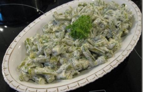 Tartine cu fasole, usturoi și maioneză