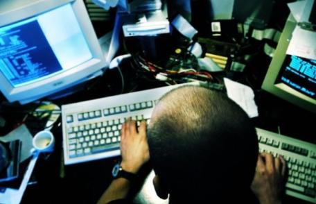 Hackeri români au accesat serverele grupului Yahoo