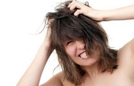 Cum scapi de mătreață cu cele mai eficiente și simple soluții