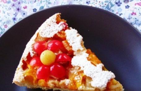 Pandișpan cu fructe din compot