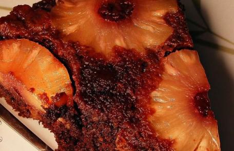 Tartă cu ciocolată și ananas