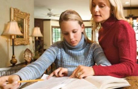 Propunere de lege pentru părinții care muncesc în străinătate: obligați să stea cel puțin 3 luni pe an împreună cu copiii lor