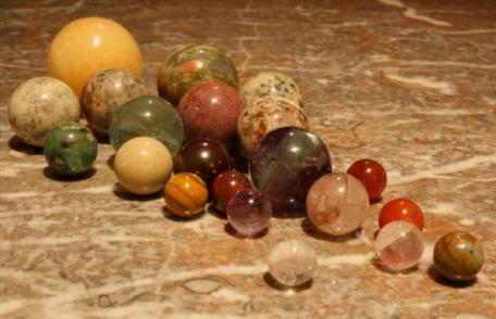 Ce pietre prețioase îți aduc noroc în funcţie de zodie