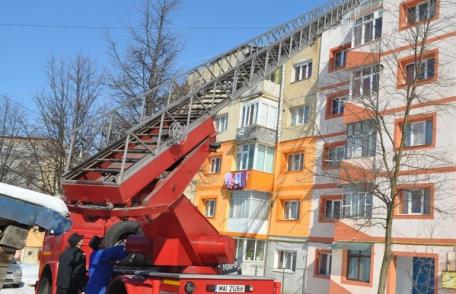 Lupta cu ţurţurii : Pericolul de la marginea acoperişului