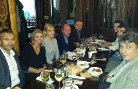 Udrea şi Băsescu, la masă împreună în Centrul Vechi