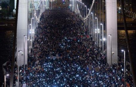 Premierul ungar retrage proiectul taxei pe internet