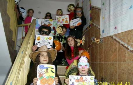 „Halloween” la Şcoala Gimnazială „Dimitrie Pompeiu” Broscăuţi - FOTO