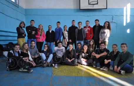 Balul Bobocilor 2014: Astăzi se decid cei mai frumoși și talentați boboci de la Liceul „Regina Maria” Dorohoi