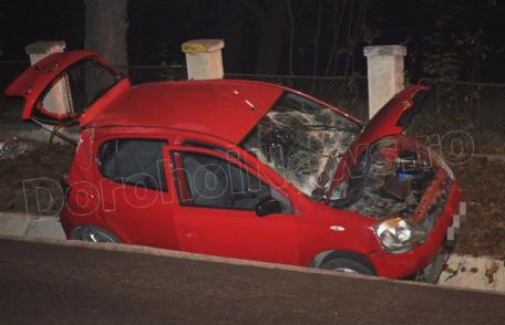 Autoturism distrus într-un accident produs pe Bulevardul Victoriei, la ieșirea din Dorohoi - FOTO