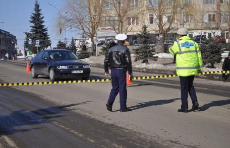 NEWS ALERT : [VIDEO] Neatenţia face victime : Un elev de la „Vlahuţă” a fost lovit în plin