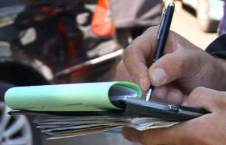 Mai mulţi tineri sancționați după ce au agresat o persoană şi au distrus elemente de mobilier şi pahare