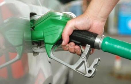 În sfârşit o veste bună pentru şoferi. Petrom a ieftinit benzina şi motorina