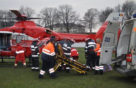 Bărbat din Darabani preluat un elicopter SMURD și transportat de la Dorohoi la Iași - FOTO