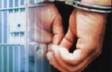 Bănuit de comiterea unei tâlhării, reţinut de poliţişti