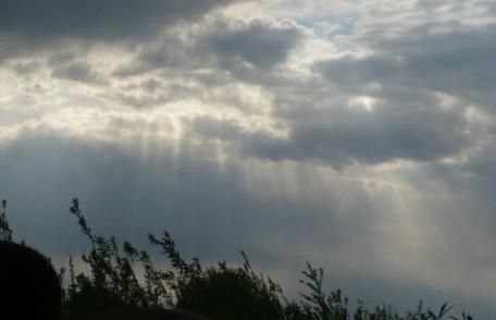 De la ruşi a venit ploaia! Am stat o lună sub un plafon de nori provocat artificial de „Ursul de la est”