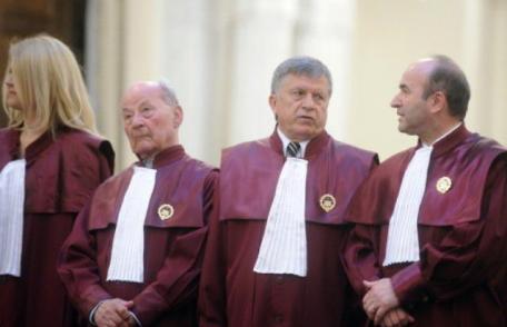 CCR: Ordonanţa traseismului politic, neconstituţională. Parlamentul va decide în privinţa mandatelor